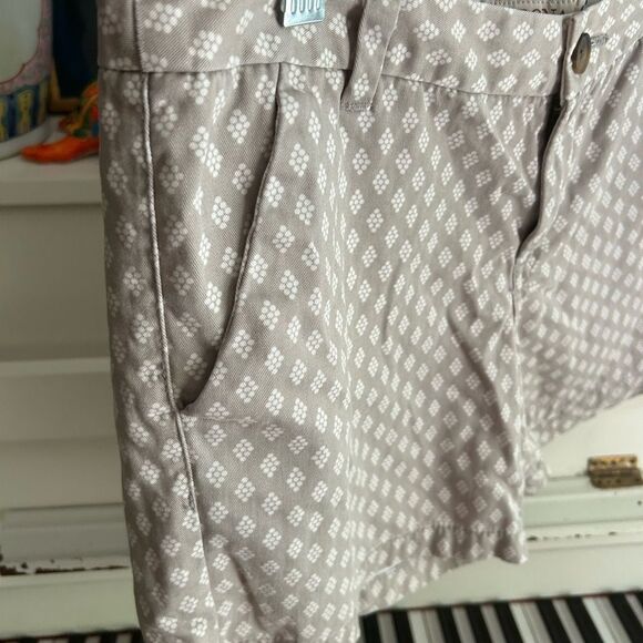 Merona Tan Patterned Women's Bermudas 8 - Picture 14 of 16